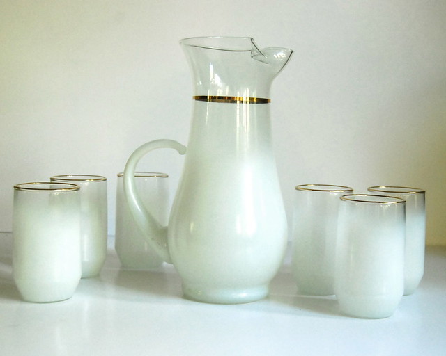Blendo pitcher and juice glasses