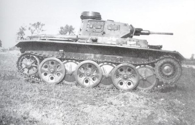 Panzerkampfwagen III (5 cm Kw.K. L/42) Ausf. H mit Schachtellaufwerk (FAMO)
