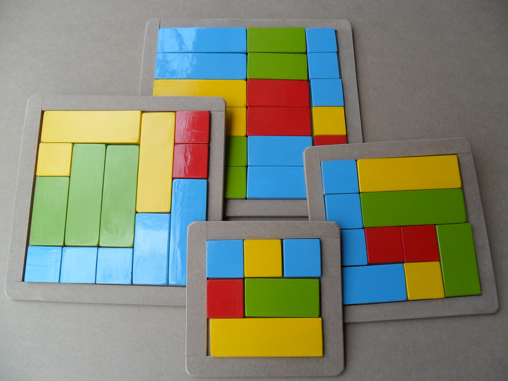Dominó de 4 cores, Jogo composto de 4 placas com 6, 10, 13 …