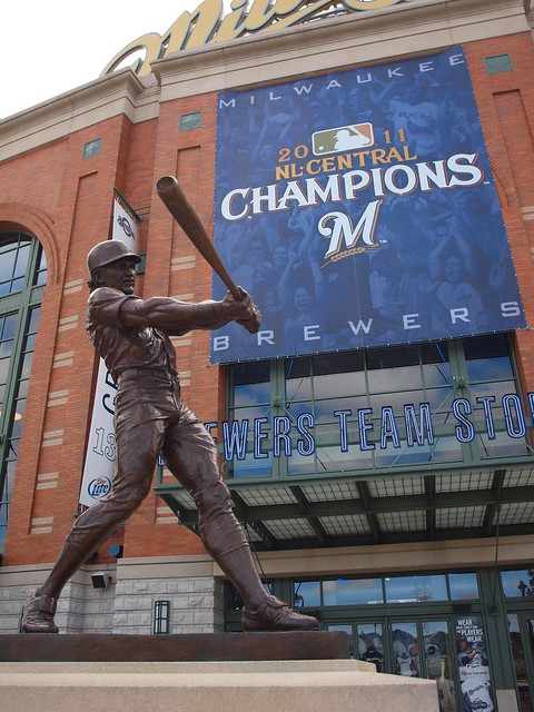 The Kid, The statue of Robin Yount outside Miller Park.