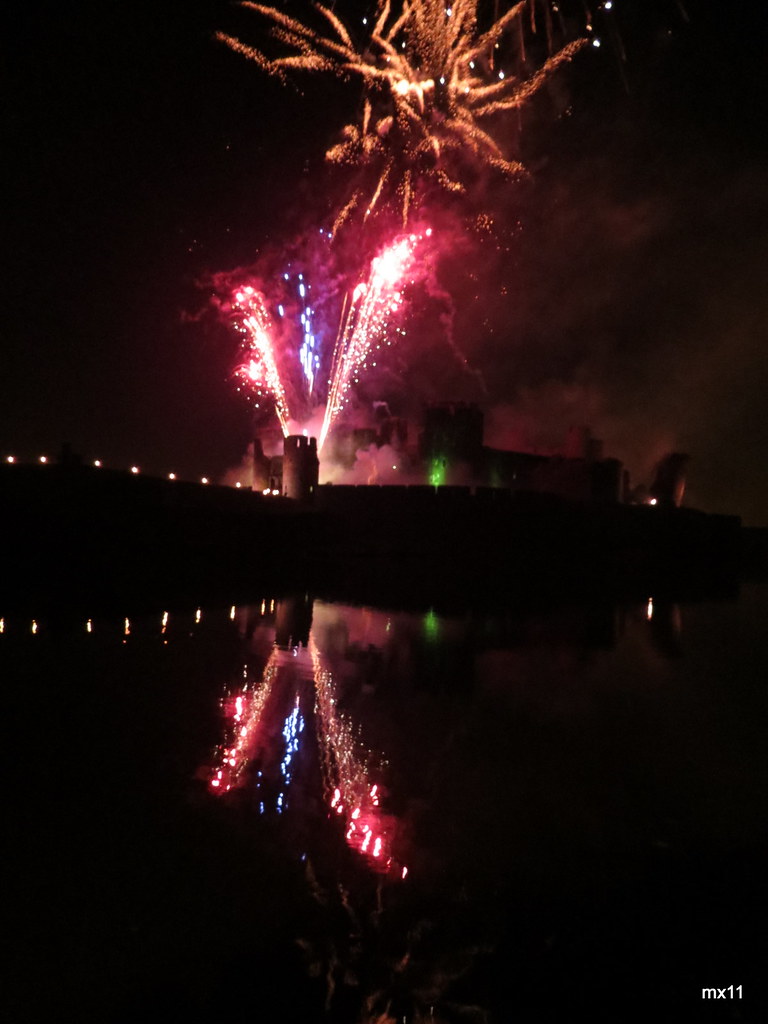 0688 Fireworks & Castle | First time using my SX40 for firew… | Flickr