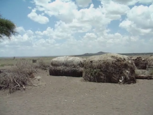 video 01 Manyattas Chozas poblado aldea Masai Tanzania