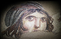 Gaziantep. Museu dels mosaics de Zeugma. Mosaic amb cap de Bacant (més coneguda com "la gitana")