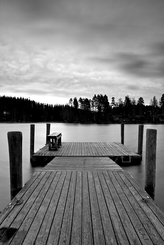 longexposure morning sky blackandwhite bw white lake black water monochrome clouds zeiss sunrise suomi finland eos pier wind 21 hard windy filter lee edge nd he filters 06 grad f28 kuopio ze graduated density neutral 21mm carlzeiss lakescape gnd canoneos5d kallavesi kettulanlahti distagont2821 distagon2128ze