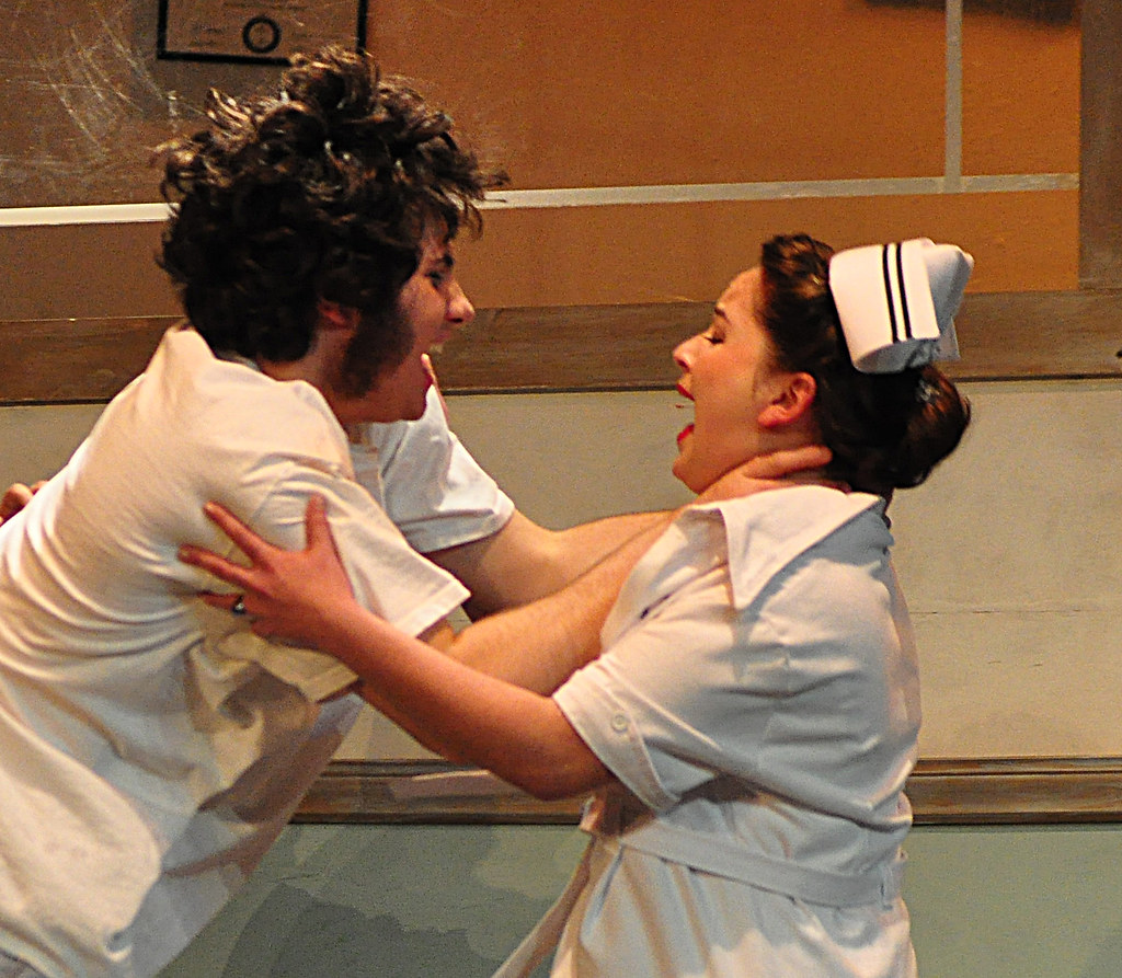 Randle McMurphy chokes Nurse Ratched