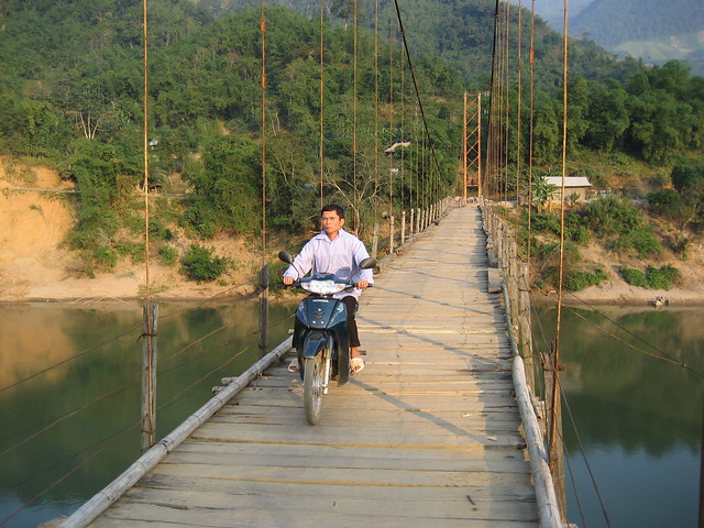 Song Ma river, suspension bridge