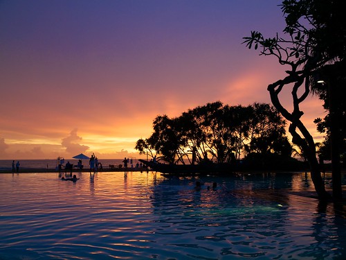 sunset pool day cloudy srilanka facebook hotelpool topshots srilankahotel eidholiday colorphotoaward worldwidelandscapes heritanceahungalla theoriginalgoldseal flickrsportal eid2holiday srilankapool sunsetatsrilanka