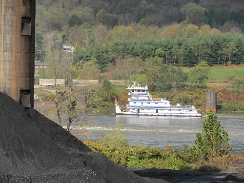 towboats ohioriver marshallcounty westvirginia fishcreekisland ohiovalley aep fall autumn nature day cloudy trees leaves foliage landscape river water outside outdoor