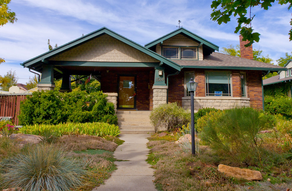 Green Nature Bungalow House | Photo Dean | Flickr - Bungalows With Green Spaces