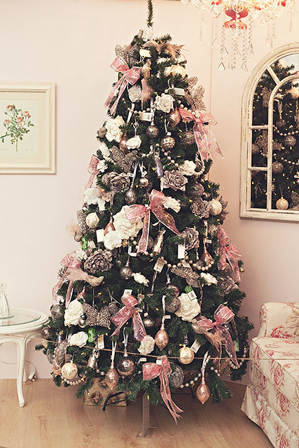 Pretty In Pink Christmas Tree | Christmas colours