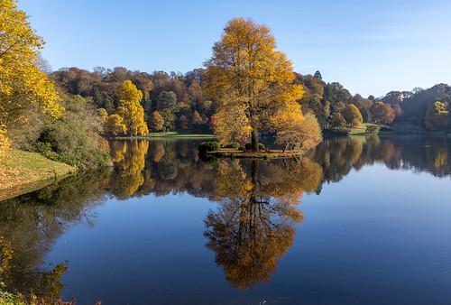 stourton england unitedkingdom gb autumn wiltshire natural reflection golden november2015 2015 nature yellow blue lake morning day sony walk sonyslt fall paisaje stourhead paisajes anthonywhitesphotography