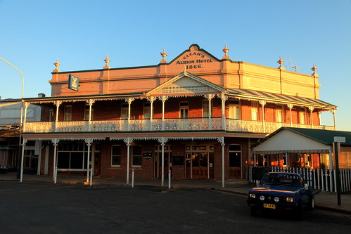 building heritage history architecture sunrise hotel pub newsouthwales smalltown grenfell