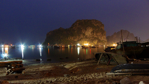 longexposure sea seascape beach night landscape island lumix raw harbour vietnam limestone karst 2011 việtnam quangninh lx5 vandon cairong đảo quảngninh vandonisland vânđồn cáirồng đảovânđồn gavinkwhite