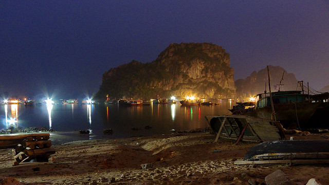 Night Shot, Cái Rồng Port, Vân Dồn Island