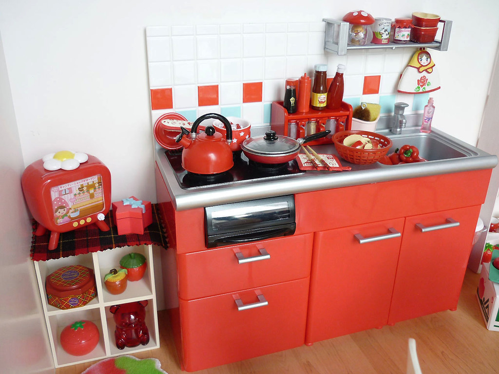 Very Red Kitchen 8