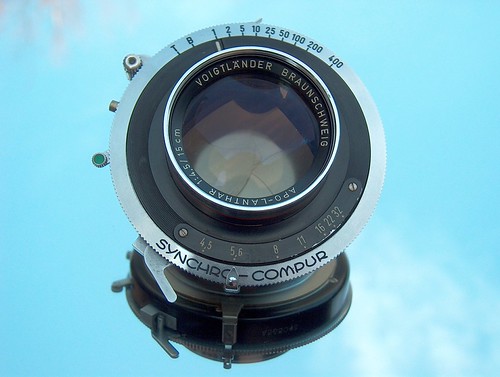Voigtländer Braunschweig, Apo-Lanthar, large format lens 1:4,5 / 15cm in Synchro-Compur shutter T B 1-1/400sec. | by Grard V.