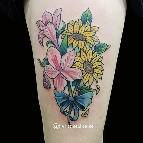 Flores neotradicionales Done #rockcitytattoo #rockcitybucaramanga  #Bucaramanga #tattoo #Tattoos #tatuajes #tatuagem #rockcity #tatocastro  #tattoosofinstgram #tattoosnob #tattoostyle #tattoosforwoman  #t#r#tattoosforman #colombia #inkmasters #inkmaster ...