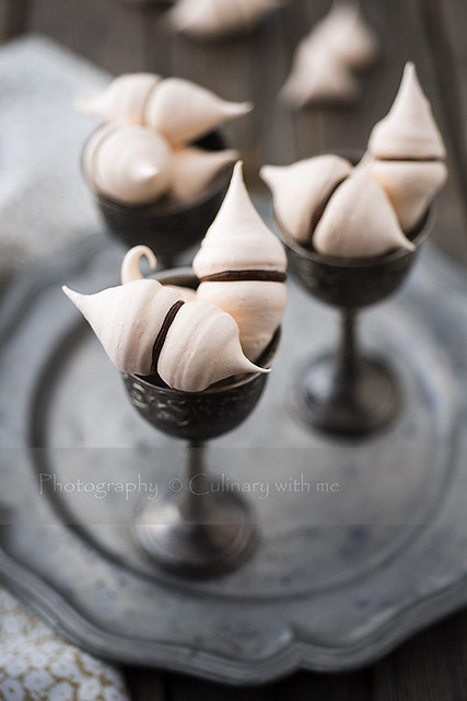 Swiss meringues with Mascarpone Chocolate Cream