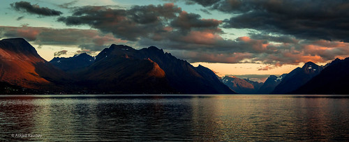 mountain mountains nature norway landscape norge scenery fjord sunnmøre noreg møreogromsdal solavåg