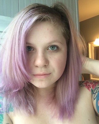 It's snowing // I just made a relaxing hair decision // chin acne is for winners. #nofilter #nomakeup | by saulgoodman1