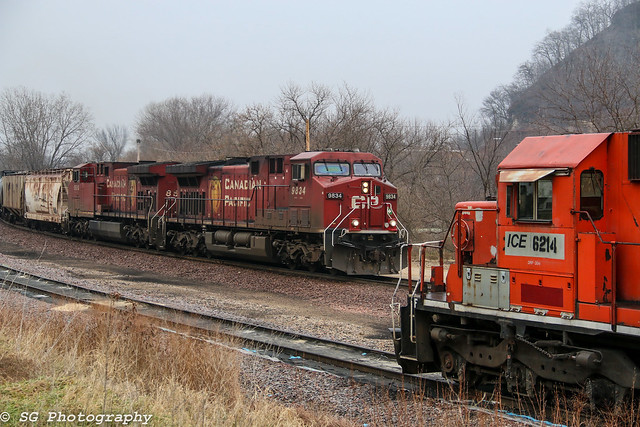 Cp 9834 meet's Ice 6214 at Marquette Ia.