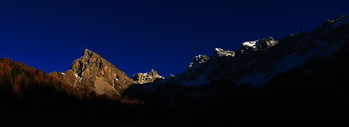 november autumn sunset italy panorama mountain outdoors hiking trentino fadinglight pozzadifassa valsannicolò colombert