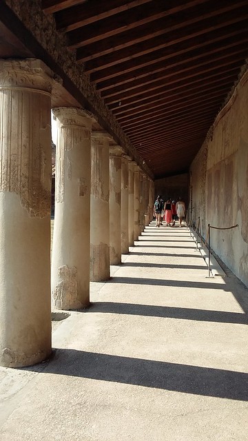 columns corridor in pompei
