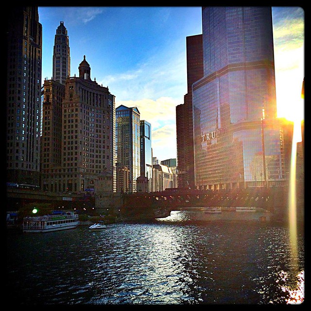 Ray of Sunshine II. what can I say, I liked them both! 😊 #chicago #chicagoriver #summer #sunset #sunsetporn #rays of #light