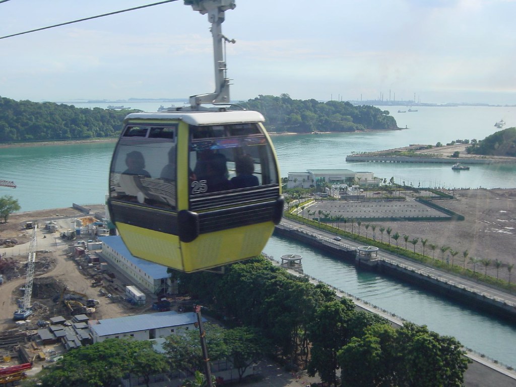 Cable Car from Mount Faber to Sentosa Island | After you get… | Flickr