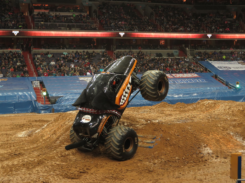 Monster Mutt Rottweiler Monster Truck