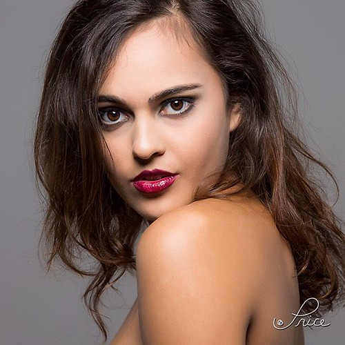 Quick #beauty shot with @kaylanadams. She had the most intense #eyes and #vivacious #lips. #jpricephoto #jpricephotography #nikon #profoto #beautifulposes #beautylighting #headshot #headandshoulders #editorial #lifestyle #redlips #redlipstick | by jpphotography2007