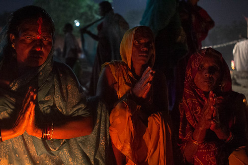 india sonepurmela women prayers river canon60d