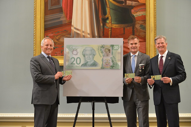 Bank of Canada issues commemorative $20 note/La Banque du Canada émet un billet commémoratif de 20 $