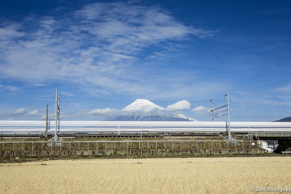 Shinkansen de la l&iacute;nea Tokaido y monte Fuji