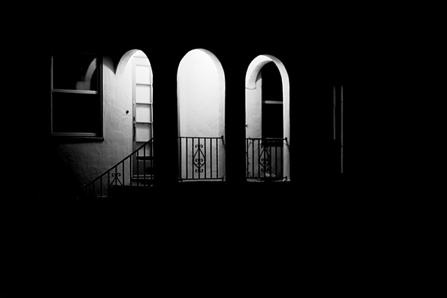 Nighttime entryway nº 14