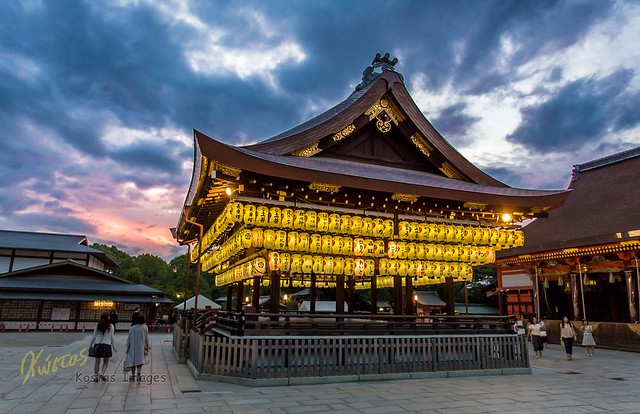 Yasaka Shrine - 八坂神社