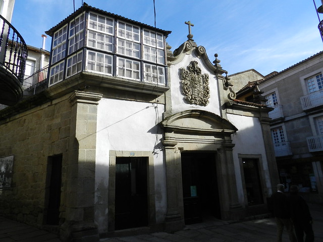 escudo de armas edificio exterior Casa Castro Oxea calle Rúa Marcial López Allariz Orense 08