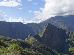Blick vom Sonnentor Inti Puntu auf Machu Picchu und den Gipfel Huayna Picchu