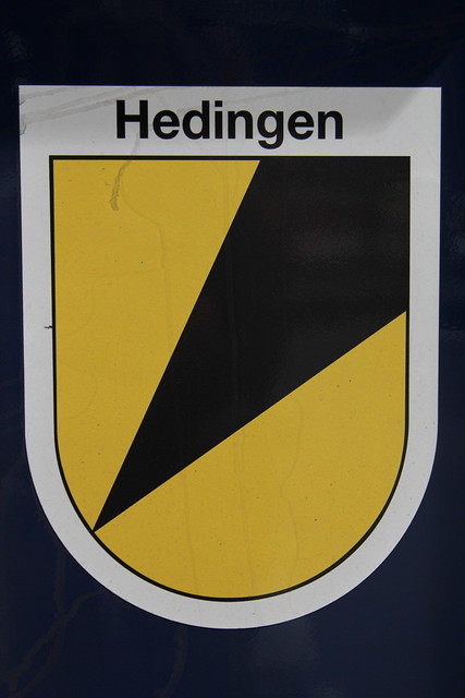 Gemeindewappen - Wappen der Gemeinde Hedingen an der SBB Lokomotive Re 450 009 - 6 mit Taufname Hedingen mit ZVV - Zürcher S-Bahn Doppelstockzug