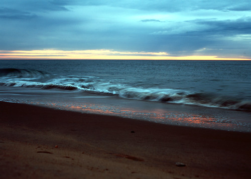 asahipentax smcpentaxtakumar6x790mm28 fujifilmvelvia100 sunrise cloudy beach sand water waves