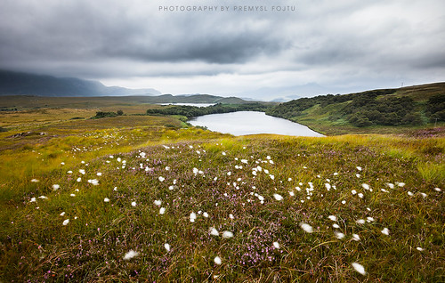 longexposure nature beautiful grass tongue rural canon landscape eos bay scotland countryside view cloudy wideangle hills cotton land loch fullframe dslr sutherland kinloch 32x ndfilter cottongrass ef1740 5dmkii lochannacuilce