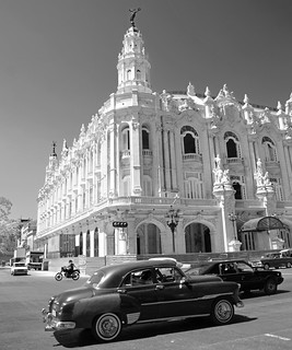 Gran Teatro de la Habana and Black Car
