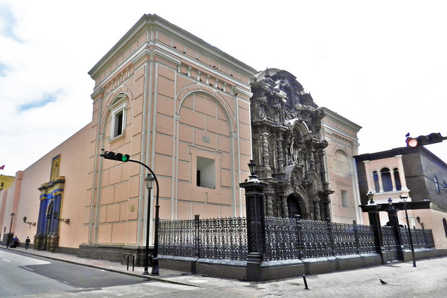 portada exterior Iglesia de San Agustin Lima Perú 03