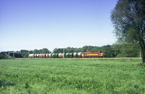 railway 37040 slindon millmeece westcoastmainline wcml oiltanktrain tta oiltanks class37 ews tractor growler