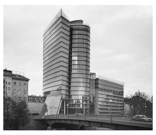UNIQA tower [2002]- Vienna