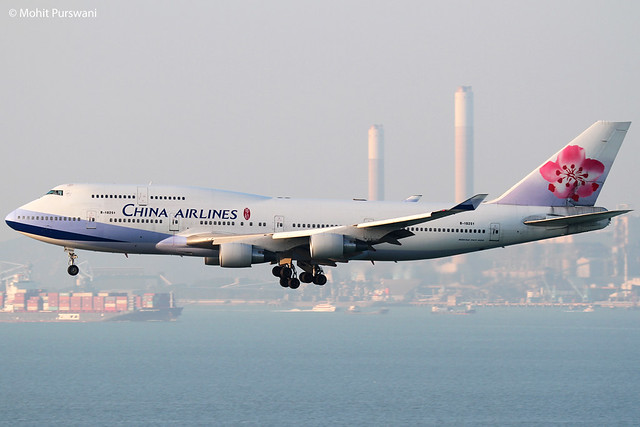 China Airlines (CI/CAL) / 747-409 / B-18251 / 01-11-2014 / HKG