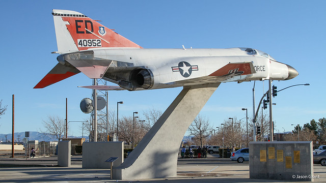 64-0952 ED F-4D Phantom II Lancaster Boulevard