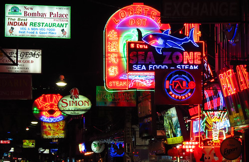 longexposure party summer black night thailand lowlight asia southeastasia nightlights tailandia thai redlightdistrict advertisment pattaya walkingstreet largaexposicion 5000views fotografianocturna sudesteasiatico pattayawalkingstreet