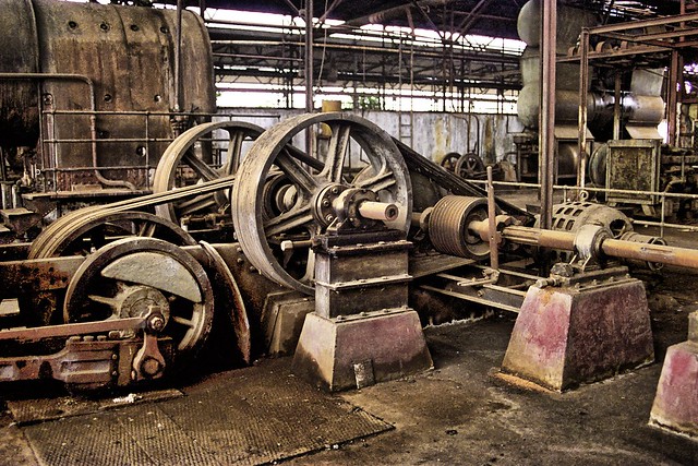 Dismembered steam locomotive in use as a generator, Duran, Ecuador (2)