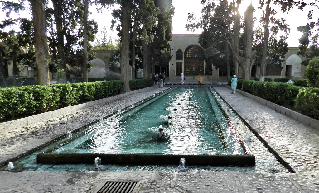 estanque con fuentes interior Jardín de Fin o Bagh-e Fin Kashan Irán 07